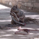 Imagen para el artículo titulado Fotografían a una ardilla devorando una serpiente tras matarla mordiéndola en la cabeza